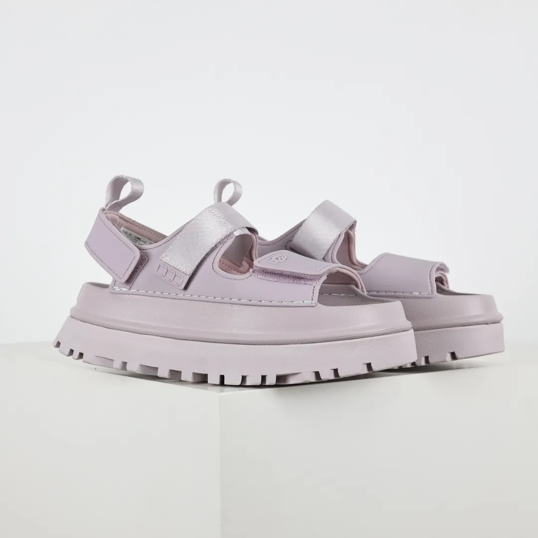 Copy price 💰560 Core recommendation Good price UGG Velcro slippers sandals summer versatile slippers soft sole non-slip beach thick sole casual elegant sandals The style of UGG sandals is really nice. It is suitable for all ages. The soles are made of super lightweight EVA foam. The classic material of U family can be said to be "light" to let you enjoy a different naked feeling. It is one of the most worth buying sandals in history. I guarantee you will not regret the series. Original OEM production Y products are available now. Size: 35 36 37 38 39 40